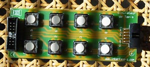 Simulateur de tapis à touches blanches.